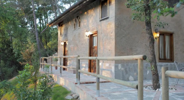 Коттедж с красивым видом из окна Ippotur Medieval Resort