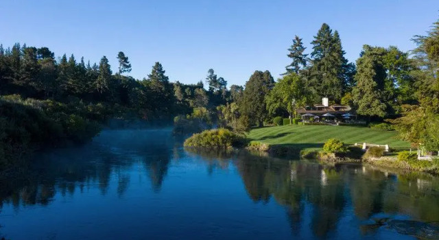 Полулюкс с видом на реку Huka Lodge, Beckons