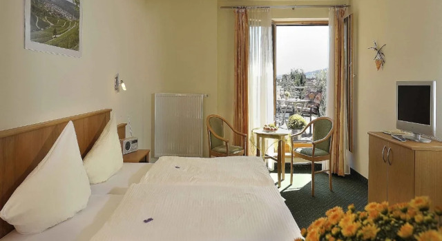 Pension Weingut Schwab, Rezervasyon Misafirhane Thuengersheim Lower Franconia