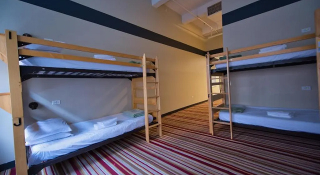Кровать в общем номере (мужской номер) HI Chicago Hostel