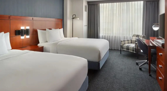 Четырёхместный номер Standard Courtyard by Marriott Washington, D.C./Foggy Bottom