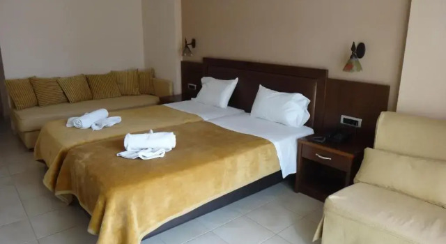 Четырёхместный номер Standard 9 Queens Spa Hotel