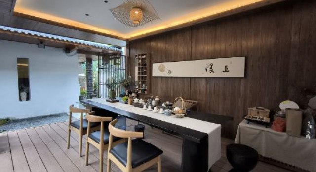 Zhenyuan is like a hometown homestay, Rezerwuj Hotel Hotele w Qiandongnan z parkingiem, Parking