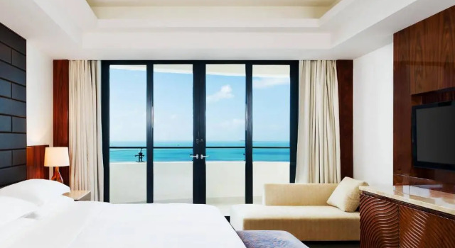 Двухместный люкс Presidential с балконом и с видом на океан Four Points by Sheraton Hainan, Sanya