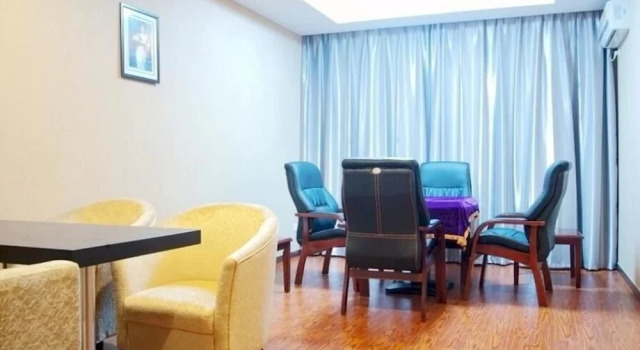 Hangzhou Xiaoshan Yanling Holiday Hotel, Rezerwuj Hotel Hotele w Hangzhou z parkingiem, Parking