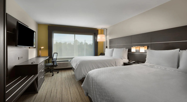 Четырёхместный номер Standard Holiday Inn Express Lake Park by IHG