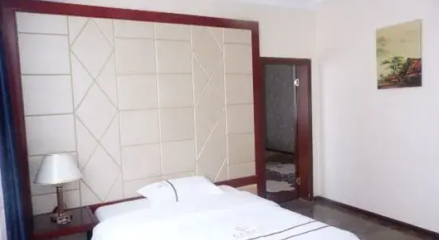 Семейный люкс Longquan Hotel (Wenshan Qihua Plaza Minzu Village Branch)