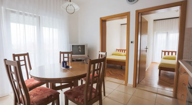 Apartments Nikola, Buchen Sie Ferienwohnung Hotels in Gespanschaft Split-Dalmatien mit Pool, Schwimmbad