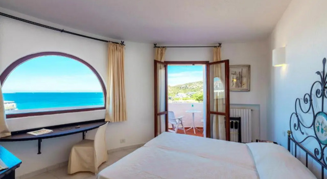 Двухместный номер Standard с балконом и с видом на море Hotel Punta Est