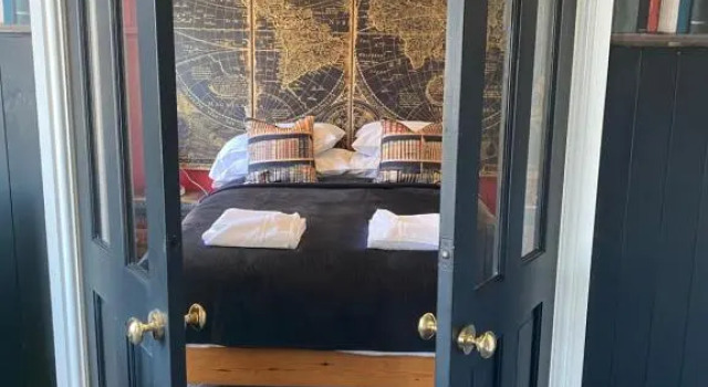 Номер Deluxe The Library Style Room