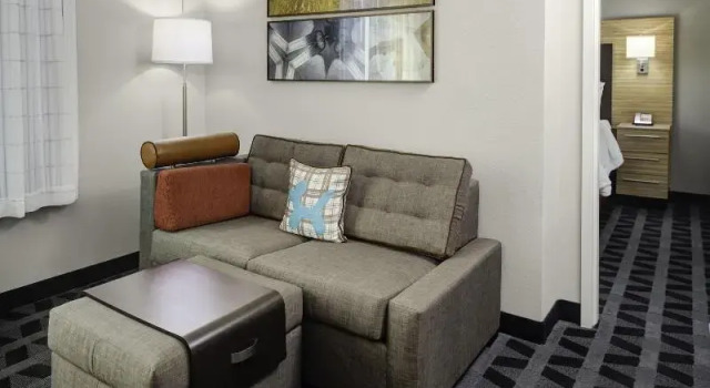 Двухместный люкс TownePlace Suites by MarriottDetroit Canton