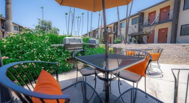 244 Fully Furnished 1BR Suite-Pet Friendly! by RedAwning, Забронировать Апартаменты/квартира Апартаменты Пруда в Темпе, рядом с Vista Del Camino Park, Апартаменты/квартира