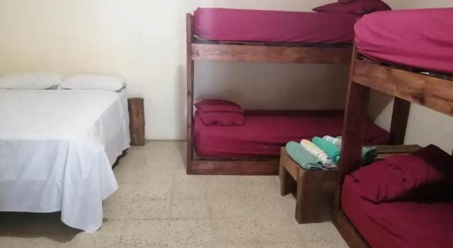Кровать в общем номере Waterfall Hostel