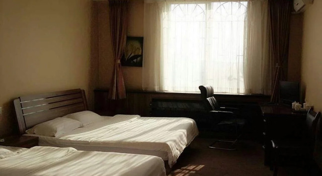 Donggang Jiaotong Hotel, Book Hotel Hotels in Liaoning with Parking, Parking