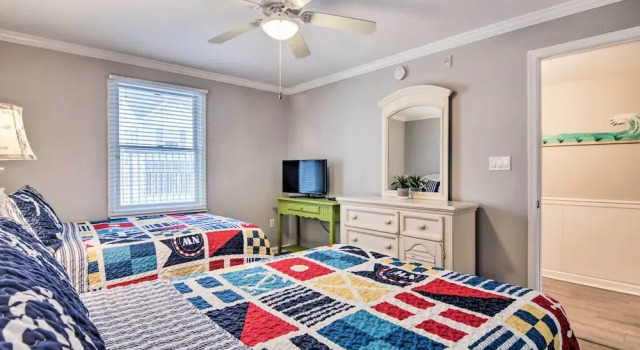 Walk to Shore! Family Condo w/ Pool in Ocean City