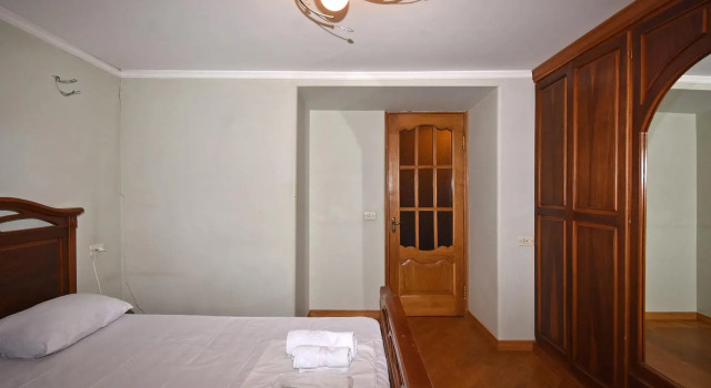 Rent Inn Yerevan (Рент Инн Ереван) на улице Налбандяна 27, Забронировать Апартаменты/квартира Отели Еревана с парковкой, рядом с Ереванский государственный университет, Парковка