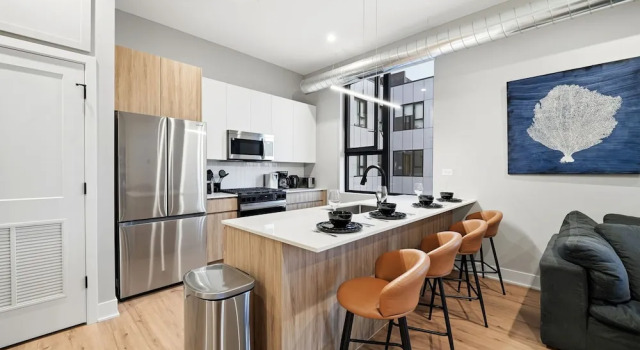 Апартаменты Edgewater Apt With Free Parking Gym Modern Living