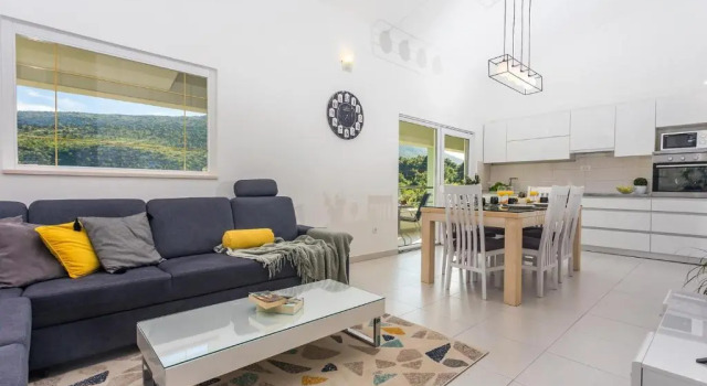 VILLA SKURA private heated pool 32m2, summer kitchen, 4 bedrooms, garden, Rezerwuj Willa Hotele w Split-Dalmatia County z parkingiem, Parking