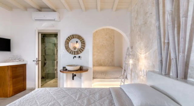 Трёхместный номер Standard с балконом Ostria Inn