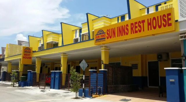 Кровать в общем номере Sun Inns Rest House Kuantan