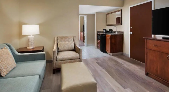 Двухместный люкс с 2 комнатами Embassy Suites by Hilton Destin Miramar Beach