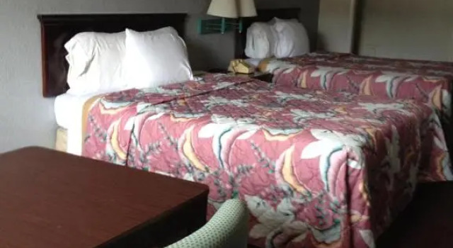 Четырёхместный номер Standard Budget Inn Mexico MO on US 54