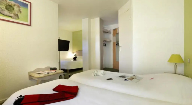 Четырёхместный номер Standard Hôtel IKAR Blois Sud