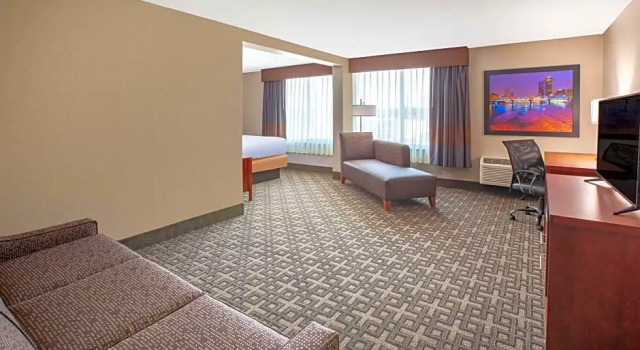 Люкс Baymont by Wyndham Grand Rapids Near Downtown