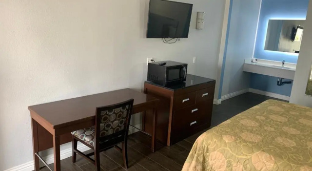 Четырёхместный номер Standard Crescent Inn