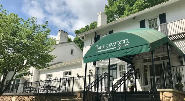 Providence Manor House Bed & Breakfast, Забронировать Отель Клеммонс Северная Каролина