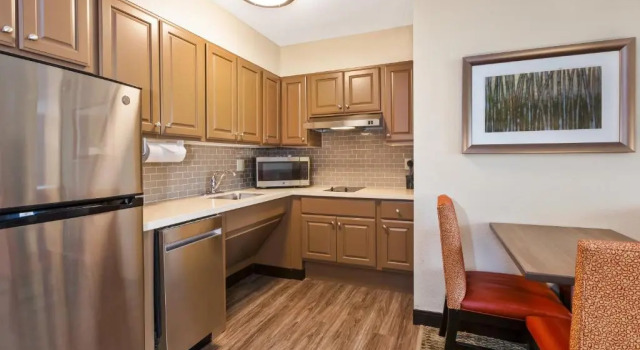 Люкс с 2 комнатами Staybridge Suites Kalamazoo by IHG
