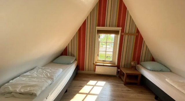 Вилла Lush Villa with Hot Tub, Private Fenced Garden in Hippolytushoef