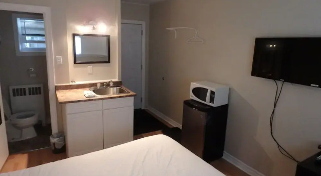 Двухместный номер Standard с балконом Wheel Inn Motel