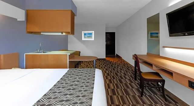 Двухместный студио люкс Deluxe Microtel Inn & Suites by Wyndham Baltimore BWI Airport