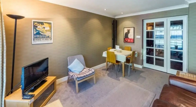 Contemporary Holyrood Apartment