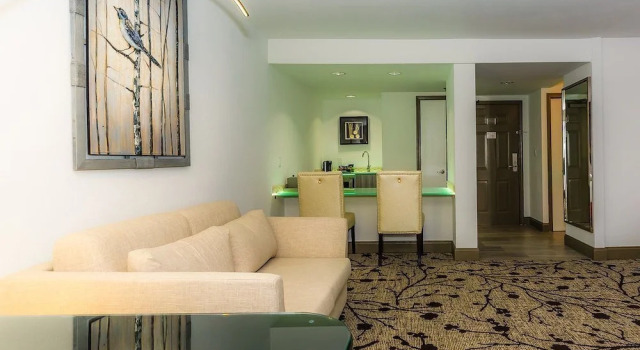 Четырёхместный полулюкс Regalia Hotel & Conference Center