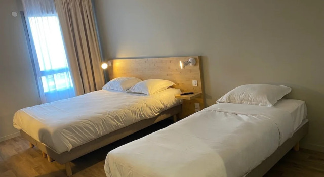 Четырёхместный семейный номер Standard The Originals City, Hôtel Le Relais des Deux Mers, Marmande Sud