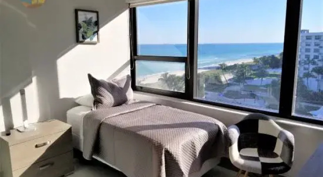 Large Modern 4 Bedroom Beautiful Ocean Views-1003, Varaa Hotelli Hotellit Miami Beach uima-altaalla, Uima-allas