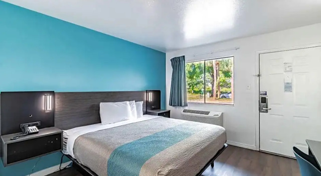 Номер Standard Motel 6 Tampa, FL