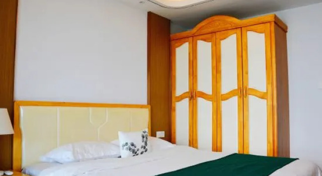 Люкс с 2 комнатами с балконом и с видом на море Tianxiaxi Seaview Hotel Apartment (Beihai Yintan)