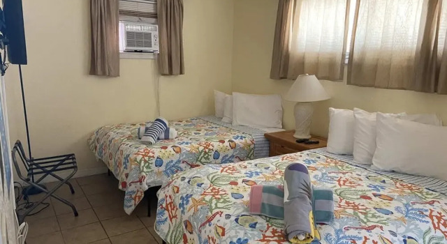 Holiday Court 08 - Lagoon, Забронировать Отель Отели в центре Форт-Майерс-Бич, в центре, Парковка