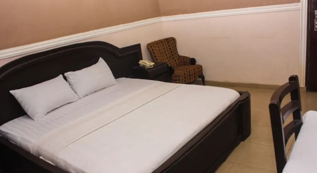 Standard Zimmer Oakland Suites