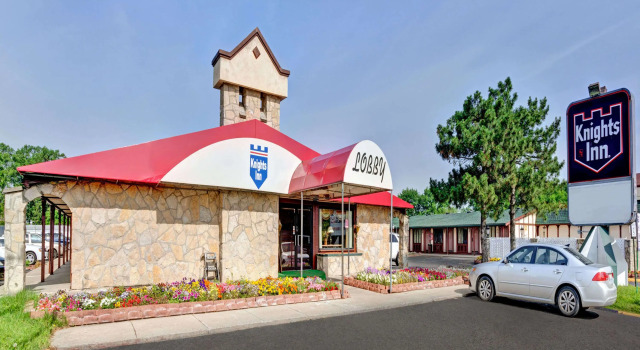 Knights Inn - Madison Heights