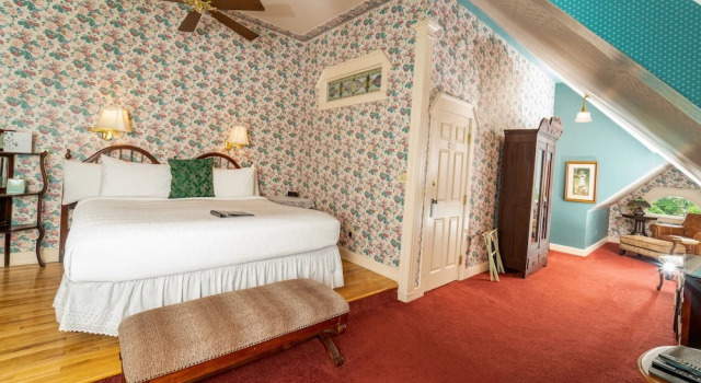 Люкс с балконом Yelton Manor Bed and Breakfast