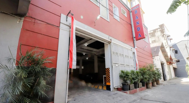 Wisma Banda, Book Guesthouse Hotels in Sulawesi with Parking, Parking