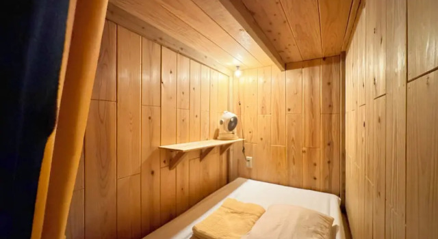 Кровать в общем номере Guesthouse Asibina
