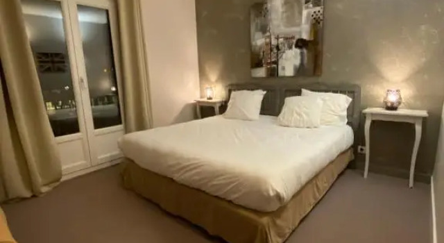 Трёхместный номер Standard с балконом Logis Hôtel Médiéval, Montélimar Nord