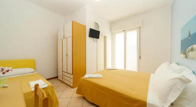 Трёхместный номер Standard с балконом Albergo Roma Spiaggia