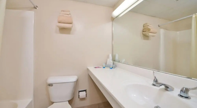 Четырёхместный номер Standard с балконом и с видом на залив Sea Bay Hotel