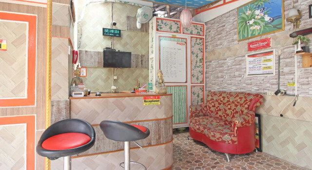 RedDoorz near Mall Ambarukmo Yogyakarta, Book Hotel Depok 